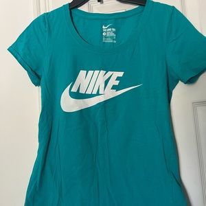 Nike top